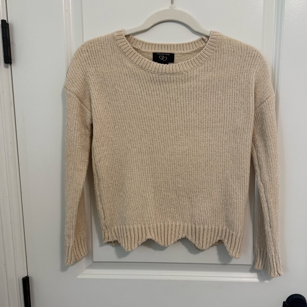 Cute GIRLS - It’s Our Time - Beige Ribbed Knit Sweater with Scalloped Hem